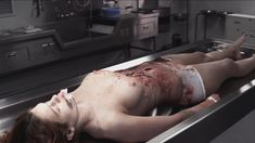 Полностью голая Николь Фокс в фильме «Красные земли» фото #9