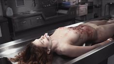 Полностью голая Николь Фокс в фильме «Красные земли» фото #11