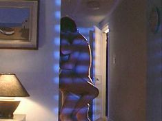 Полностью голая Николь Эггерт в фильме «Смертельный поцелуй» фото #4