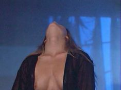 Полностью голая Николь Эггерт в фильме «Смертельный поцелуй» фото #26