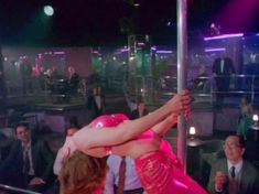 Голая грудь Николь Эггерт в фильме «Тайные грехи»