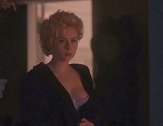 Голая грудь Нины Семашко в фильме «Дикая орхидея 2. Два оттенка грусти» фото #8