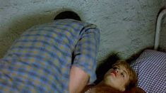 Полностью голая Нина Хосс в фильме «Любовники Розмари» фото #4