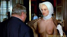 Полностью голая Нина Хосс в фильме «Любовники Розмари» фото #12