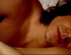 Голая Ниша К. Наяр в сериале «Будда из пригорода» фото #5