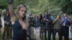 Страстная Нора Арнезедер оголила грудь в сериале «Моцарт в джунглях» фото #4