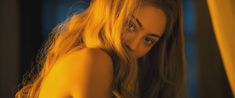 Красивая голая грудь Норы Арнезедер в фильме «Анжелика» фото #4