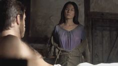 Нора фон Вальдштеттен засветила грудь в сериале «Бесконечный мир»