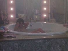 Полностью голая Нэнси Трэвис в фильме «Замужем за мафией» фото #7