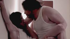 Горячая Обри Плаза слегка оголила грудь в фильме «Нед Райфл» фото #4