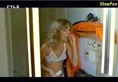 Голая Оливия Паскаль в фильме «Лихорадка летней ночи» фото #1