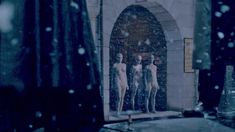 Голая Оливия Ченери в сериале «Страшные сказки» фото #4