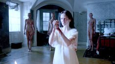 Голая Оливия Ченери в сериале «Страшные сказки» фото #6