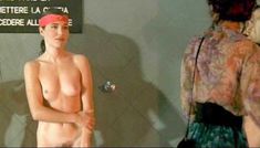 Красотка Орнелла Маркуччи снялась голой в фильме «Все леди делают это» фото #3