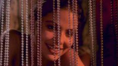 Голая попка Орнеллы Мути в фильме «История обыкновенного безумия» фото #4