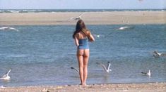 Голая попка Орнеллы Мути в фильме «История обыкновенного безумия» фото #5