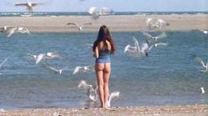 Голая попка Орнеллы Мути в фильме «История обыкновенного безумия» фото #6