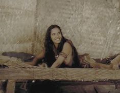 Красивая Падма Лакшми засветила грудь в фильме «Пираты» фото #1