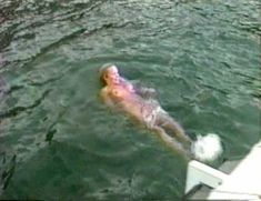 Памела Андерсон в порно «Пэм и Томми Ли: Украденный медовый месяц» фото #16