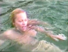 Памела Андерсон в порно «Пэм и Томми Ли: Украденный медовый месяц» фото #18