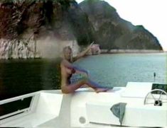 Памела Андерсон в порно «Пэм и Томми Ли: Украденный медовый месяц» фото #21