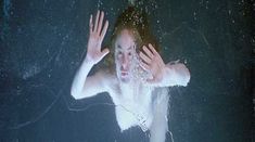 Голая Паскаль Бюссьер в фильме «Когда наступает ночь» фото #12