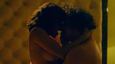 Голая Паулина Гайтан в сериале «Нарко» фото #3