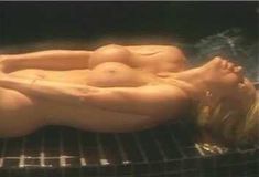 Голая Пегги Трентини в сериале «Эротические признания» фото #11