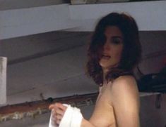 Голая Пейдж Турко в фильме «Смертельный прилив» фото #4