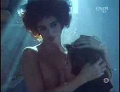 Голая Пенелопа Крус в сериале «Розовая серия» фото #1