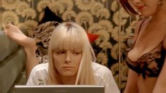 Голая Пета Сержант в сериале «Наслаждение» фото #3