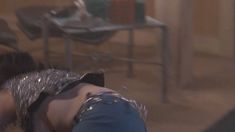 Пола Маршалл засветила грудь в фильме «Восставший из ада 3. Ад на Земле» фото #3