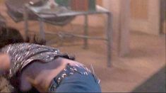 Пола Маршалл засветила грудь в фильме «Восставший из ада 3. Ад на Земле» фото #6