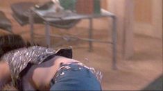 Пола Маршалл засветила грудь в фильме «Восставший из ада 3. Ад на Земле» фото #7