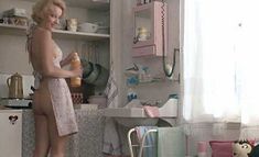 Голая Полин Лафон в фильме «Цыпленок под уксусом» фото #7