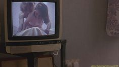 Голая Полин Линч в фильме «На игле» фото #1