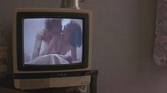 Голая Полин Линч в фильме «На игле» фото #3