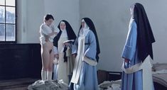 Голая Полин Этьен в фильме «Монахиня» фото #1