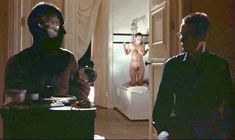 Голая Полли Уокер в фильме «8 1.2 женщин» фото #9