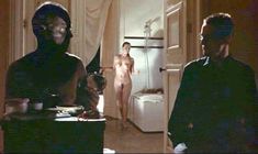 Голая Полли Уокер в фильме «8 1.2 женщин» фото #10