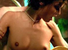 Голая Полли Шеннон в фильме «Голод» фото #6