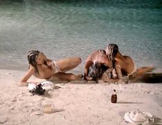 Голая Присцилла Барнс в фильме «Тигровая акула» фото #2