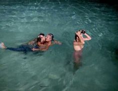 Голая Присцилла Барнс в фильме «Тигровая акула» фото #7