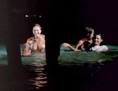 Голая Присцилла Барнс в фильме «Тигровая акула» фото #8