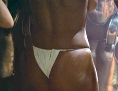 Голая Пэм Гриер в фильме «Арена» фото #1