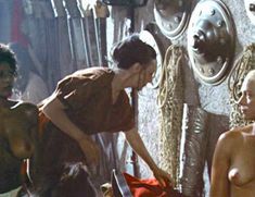 Голая Пэм Гриер в фильме «Арена» фото #3