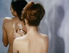 Голая Пэм Гриер в фильме «Дом большой куклы» фото #1