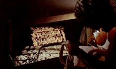 Голая Пэм Гриер в фильме «Крепкий кофеек» фото #24