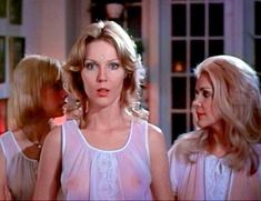 Голая Ребекка Брук в фильме «Признание молодой домохозяйки» фото #15