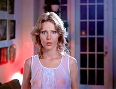 Голая Ребекка Брук в фильме «Признание молодой домохозяйки» фото #16